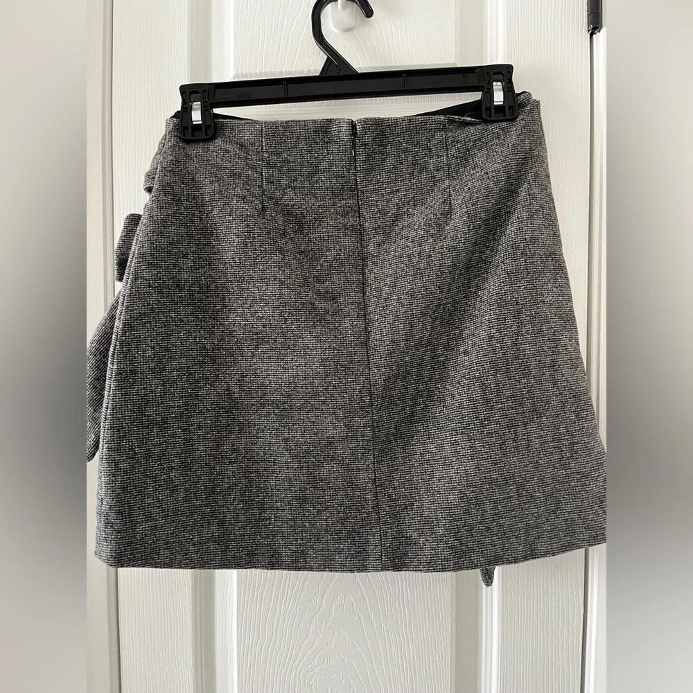 Aritizia Wilfred Wool Cashmere Gray Mini Skirt Size 2 Wrap Office Wear Chic - Picture 4 of 6